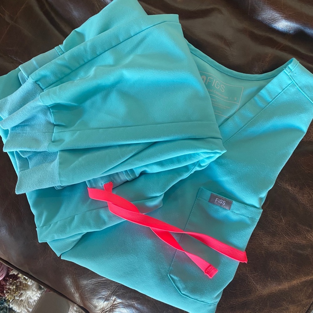 Neon Blue Figs Set